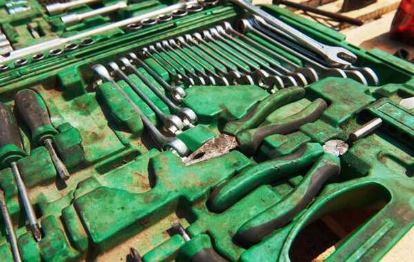Best Tools for Salvage Car Repairs