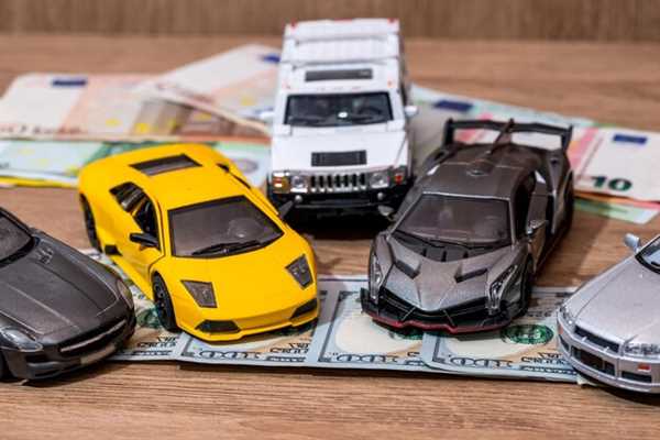 Factors Affecting the Resale Value of Used vs. Salvage Cars